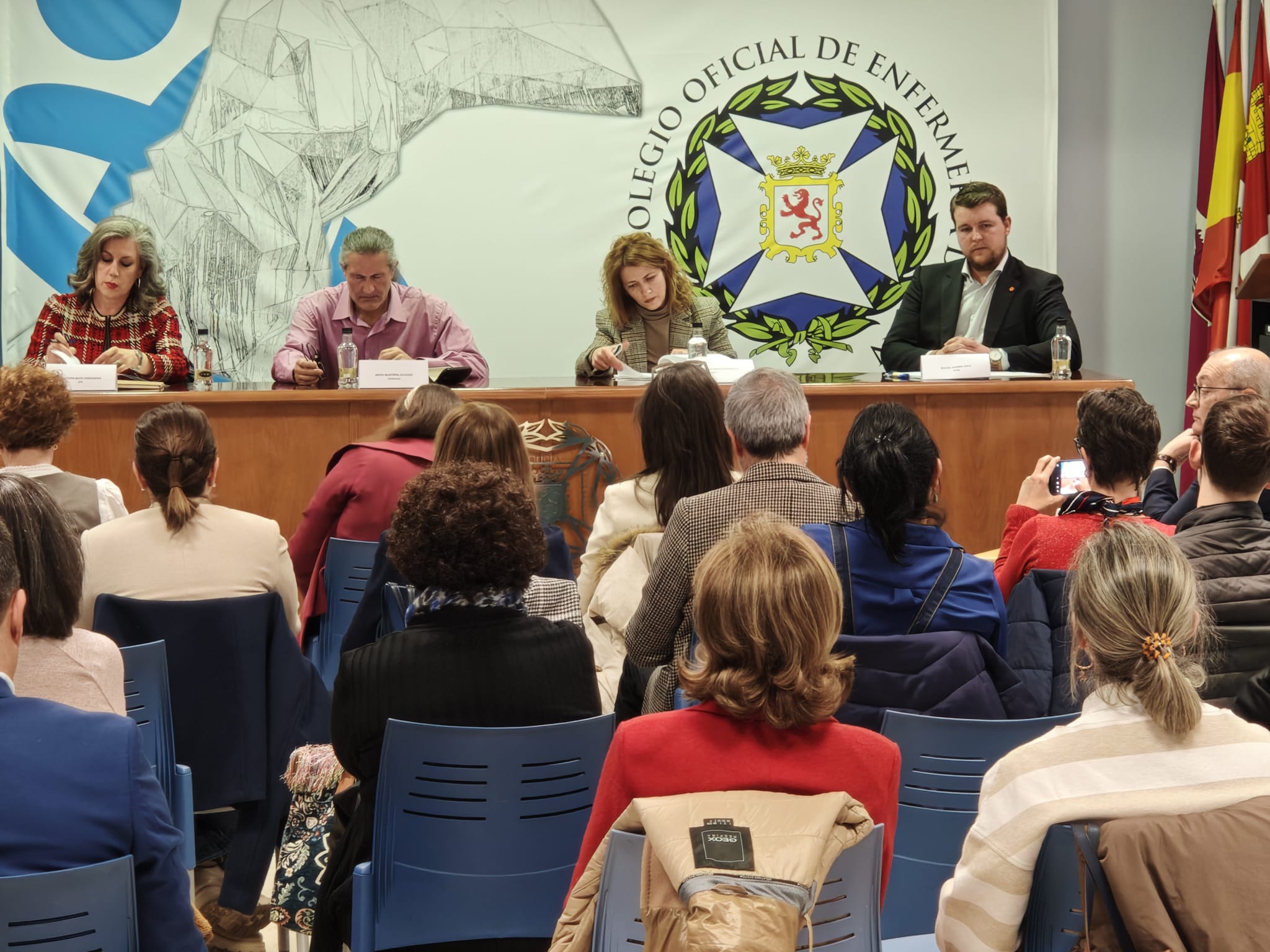 Los partidos de León suspenden en políticas para frenar el éxodo rural y el déficit de servicios sanitarios, se comprometen a pactos para integrar FEVE y reforzar el aeropuerto y ponen en evidencia que no hay coordinación en los planes contra los incendios forestales